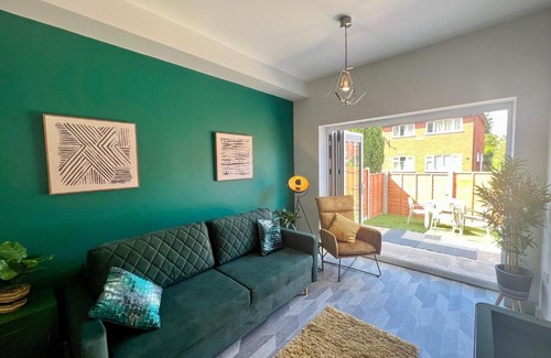 Worcester House | Modern Two Bed House With EV Off Road Parking
