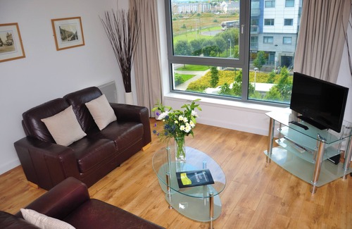 Newhaven Apartment | Modern Two Bedroom Apartment - Free parking - Excellent Wifi connection