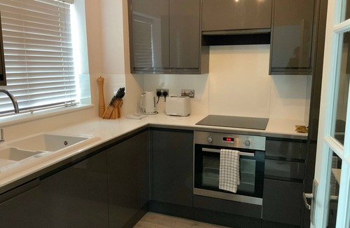 Southfields Apartment | Modern two-bedroom apartment for Wimbledon Tennis