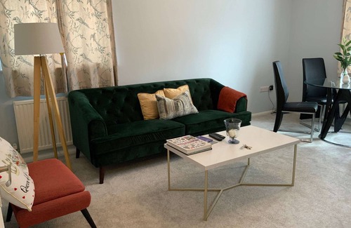 Southfields Apartment | Modern two-bedroom apartment for Wimbledon Tennis