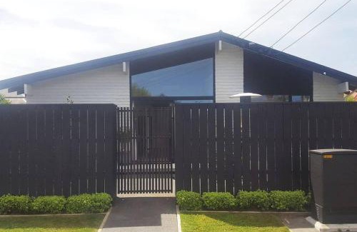 Saint Albans Apartment | Modern Two-Bedroom Home in Merivale
