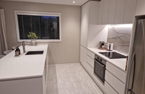 Saint Albans Apartment | Modern Two-Bedroom Home in Merivale