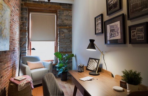 Kingston Apartment | Modern two bedroom loft downtown