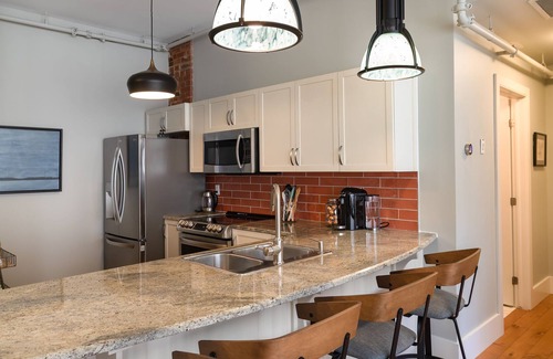Kingston Apartment | Modern two bedroom loft downtown