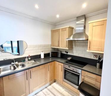 East Acton Apartment | Modern two bedroom two bath opp tube station (central line)