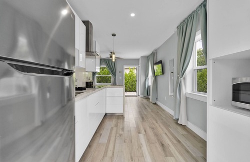 Midtown Apartment | Modern Unit in Wynwood w/FREE PARKING,WIFI,Kitchen - 18mins from South Beach1!