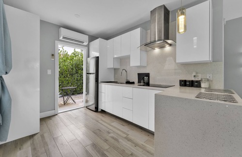 Midtown Apartment | Modern Unit in Wynwood w/FREE PARKING,WIFI,Kitchen - 18mins from South Beach1!