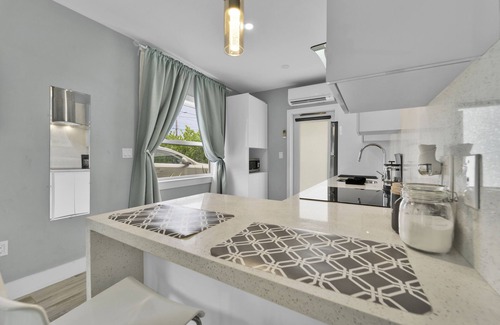 Midtown Apartment | Modern Unit in Wynwood w/FREE PARKING,WIFI,Kitchen - 18mins from South Beach1!