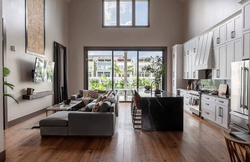 Faubourg Lafayette Hotel | Modern Unit With Heated Pool & Hot Tub