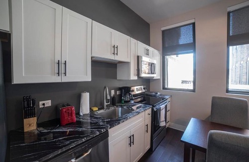 South Side Flats Apartment | Modern Upscale 2BR Apartment in Carson - Stay Gia