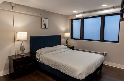South Side Flats Apartment | Modern Upscale 2BR Apartment in Carson - Stay Gia