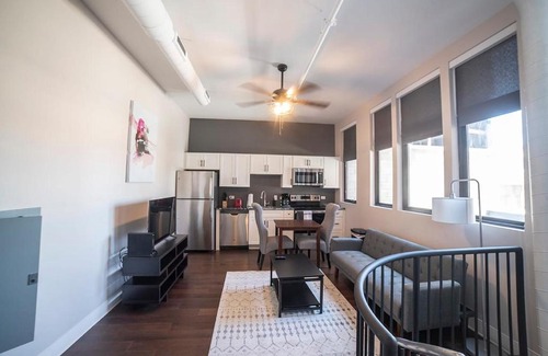 South Side Flats Apartment | Modern Upscale 2BR Apartment in Carson - Stay Gia