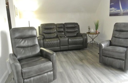 Two Rivers Apartment | Modern Upstairs Vacation Apartment in Two Rivers, Near Lake Michigan