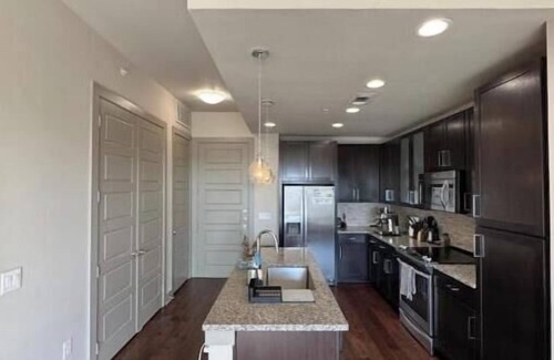 Knox - Henderson Apartment | Modern Uptown Dallas Apartment