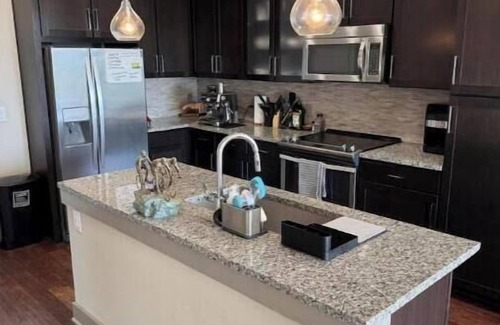 Knox - Henderson Apartment | Modern Uptown Dallas Apartment