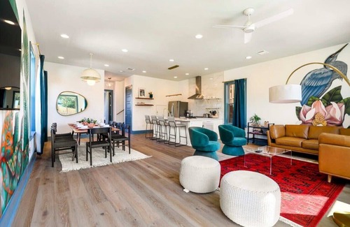 Faubourg Lafayette House | Modern Urban Oasis with 5BR, Pool, Patio & Parking