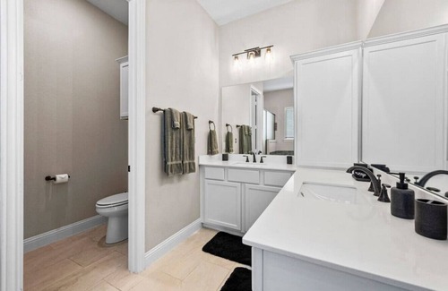 South Arlington House | Modern Urban Retreat - Just outside the Main City