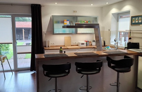 Uplengen House | Modern vacation home for up to 10 people, 3km to the bathing lake, with garden and balcony