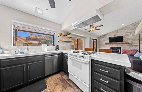 Paradise House | Modern Vegas Home- Prime Location, Full Amenities