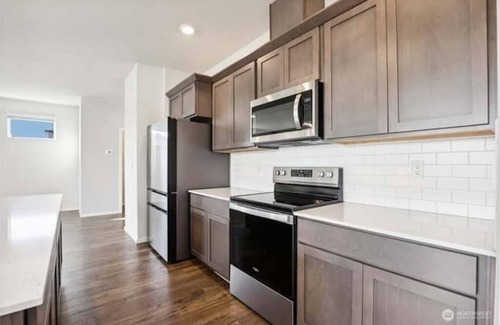 Vancouver House | Modern Vibes & Prime Location – Your Perfect Stay!
