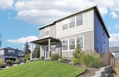 Vancouver House | Modern Vibes & Prime Location – Your Perfect Stay!