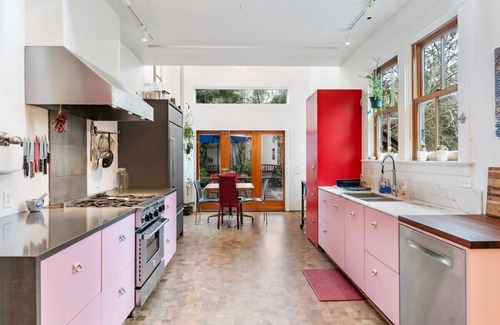 Belmont House | Modern Victorian 3BD/2BA Retreat with Sauna & Piano