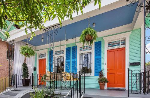 New Orleans House | Modern Victorian House With Relaxing Courtyard