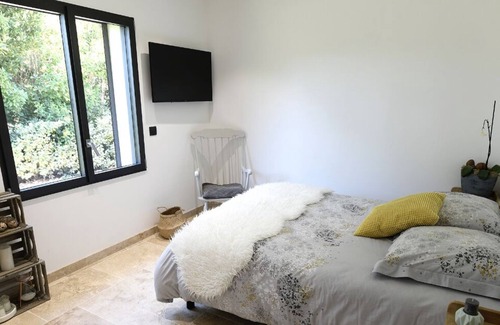 Maubec Villa | Modern Villa at the foot of the Luberon