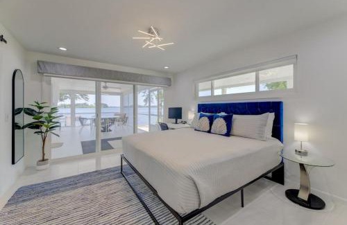 Gilbert House | Modern Villa - Lake Views