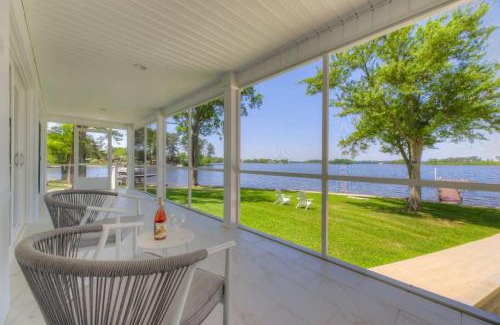 Gilbert House | Modern Villa - Lake Views