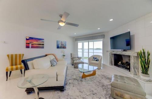 Gilbert House | Modern Villa - Lake Views