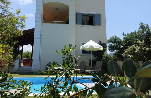 Kolymvari House | Modern Villa Maria , 3 bedrooms , private pool & near the sea