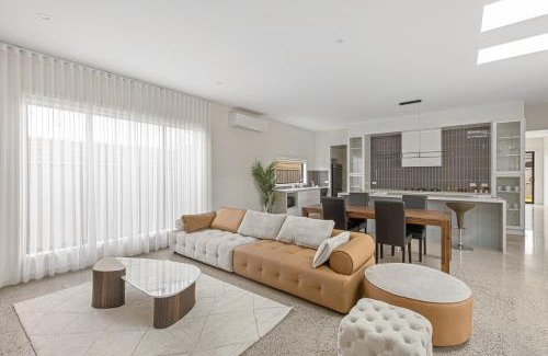 Ocean Grove House | Modern villa near the beach 12 sleep