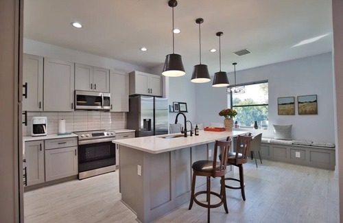 Rotonda Heights House | Modern villa near the beach with lanai, outdoor kitchen and fully equipped!