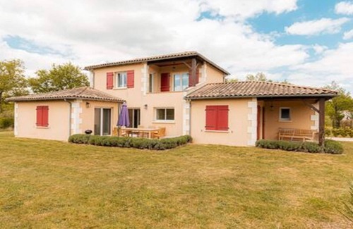 Vasles Villa | Modern villa with large garden