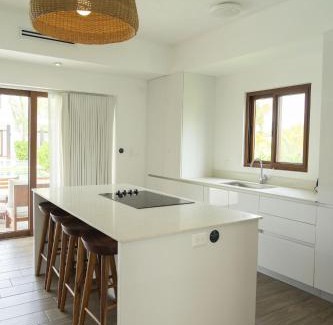 Monterrico Villa | Modern Villa with Outdoor Jacuzzi
