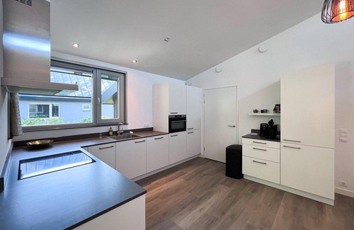 Dirkshorn House | Modern villa with terrace and garden in Dirkshorn