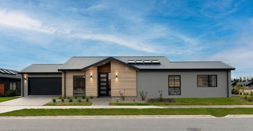 Lake Hawea House | Modern Vista - Lake Hawea Holiday Home