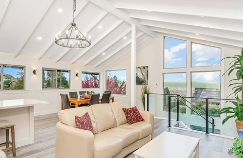 Phinney Ridge House | Modern, walkable, dog-friendly home with gorgeous views & EV charger