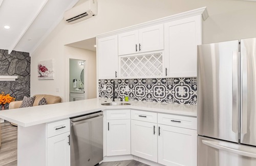 Phinney Ridge House | Modern, walkable, dog-friendly home with gorgeous views & EV charger