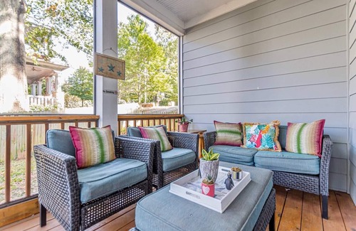Kirkwood House | Modern, Walkable Home with Driveway
