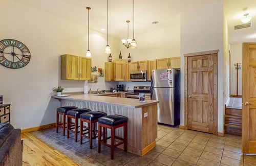 Minocqua Condo | Modern Water-View Condo with Fast WiFi, Gas Fireplace, Patio & Gas Grill