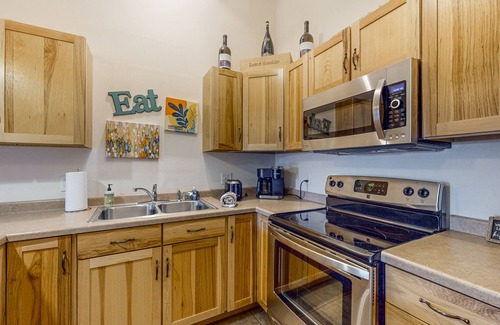 Minocqua Condo | Modern Water-View Condo with Fast WiFi, Gas Fireplace, Patio & Gas Grill