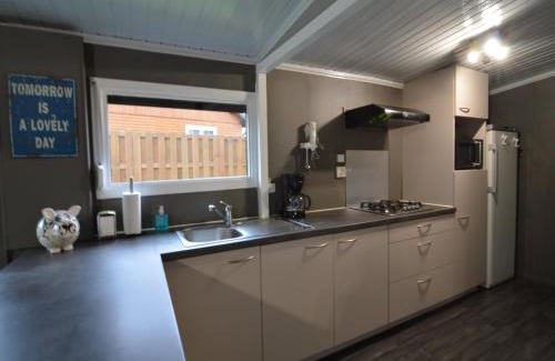 Geel House | Modern waterfront chalet