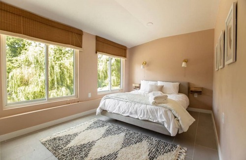 Town of Marbletown House | Modern waterfront on Esopus Creek in Kingston