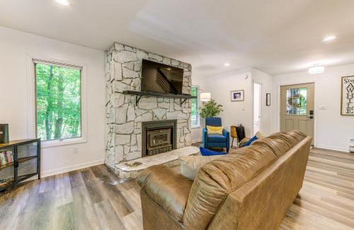 Hemphill Heights House | Modern Waynesville Cabin about 9 Mi to Lake Junaluska!