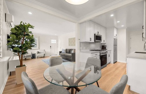 West Beach Apartment | Modern West Beach Retreat