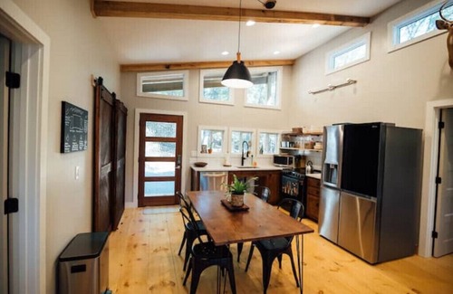 Dahlonega Cabin | Modern Wheelchair Accessible Cabin in the Woods 2/2