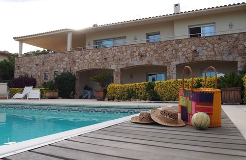 Cirendinu Villa | modern willa at sea side with heated pool and private parking