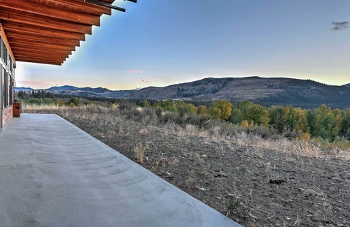 Winthrop House | Modern Winthrop House & Studio Near Chewuch River!